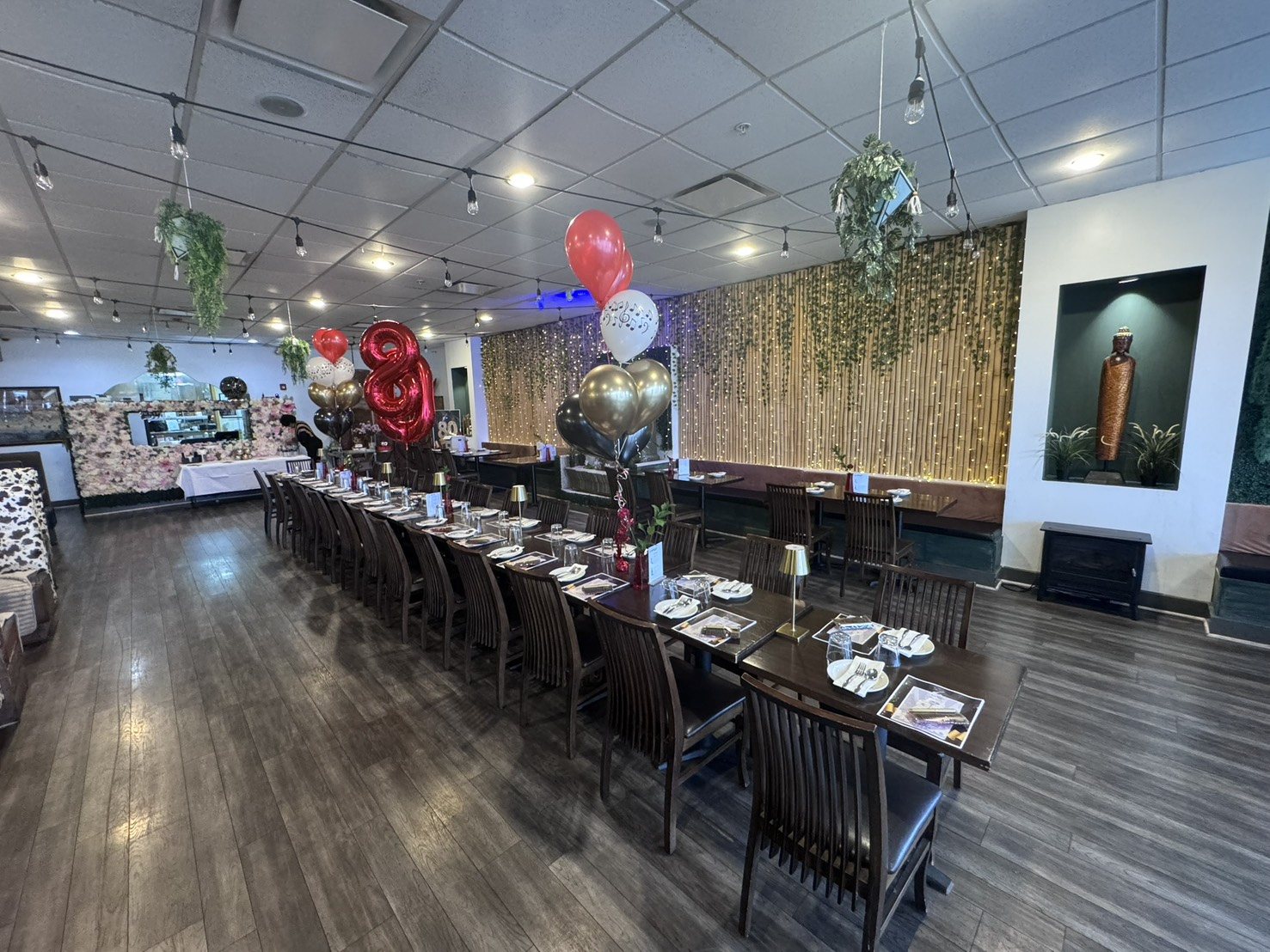 Event dining room with balloons